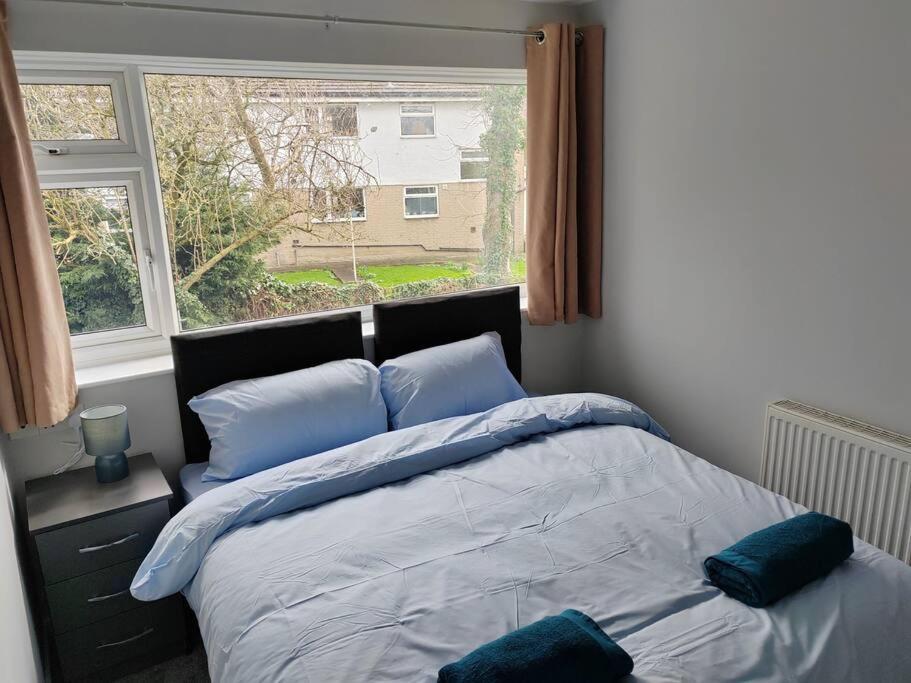 Cosy Brighouse 3 Bed House-Great For Contractors Apartment Exterior photo